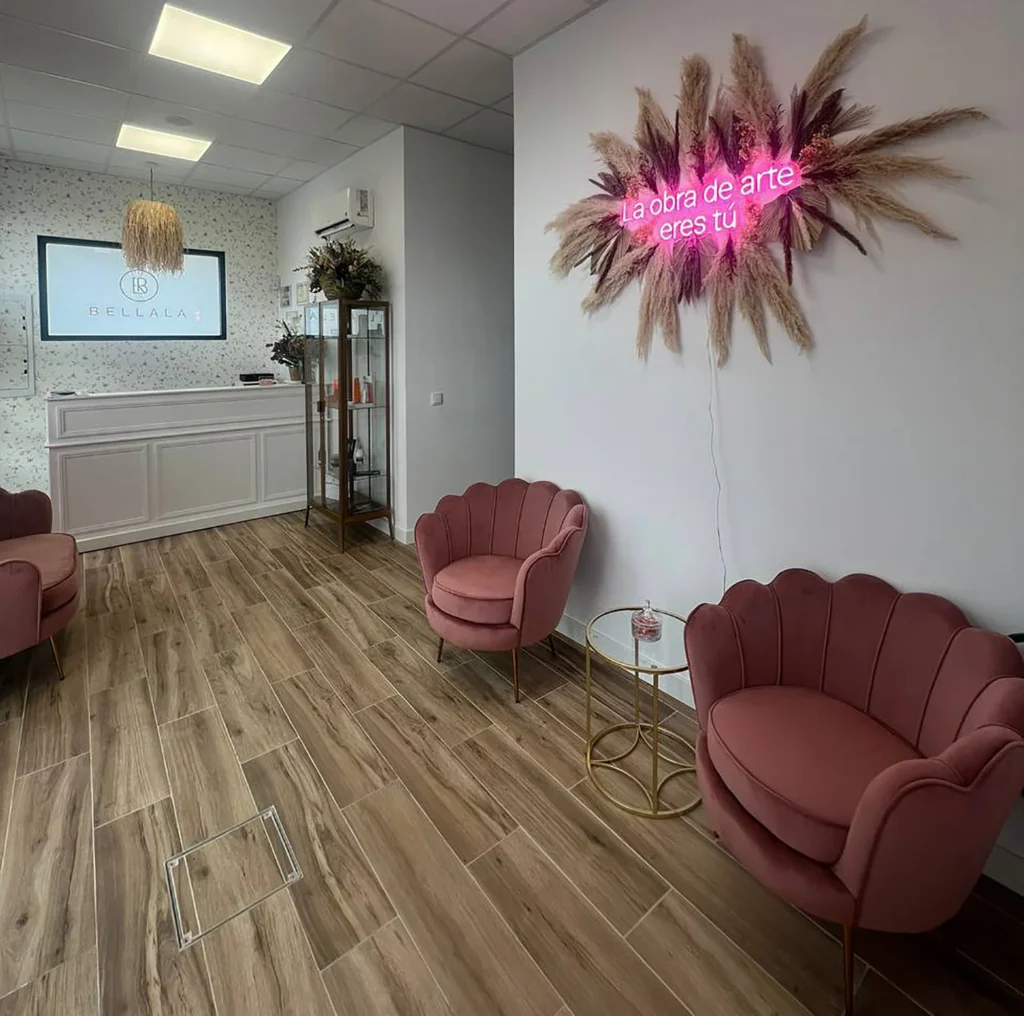 Sesión de radiofrecuencia facial en Bellala Estética, ideal para rejuvenecer la piel y reducir arrugas.