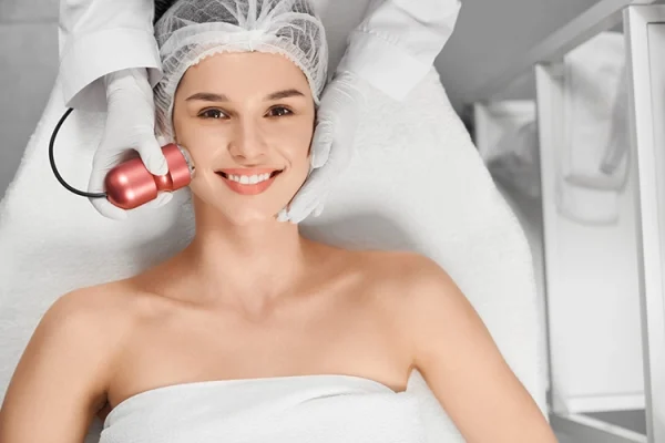 Radiofrecuencia facial en Bellala, Mojados. Reafirma y tonifica la piel.
