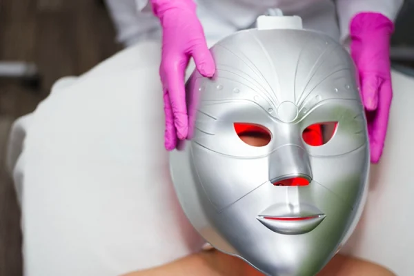Tratamiento facial con luz LED en Bellala, Mojados. Rejuvenece y tonifica tu piel de forma no invasiva